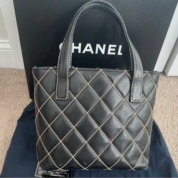 Preloved Chanel leather stitched handbag with full set - Picture 4 of 17